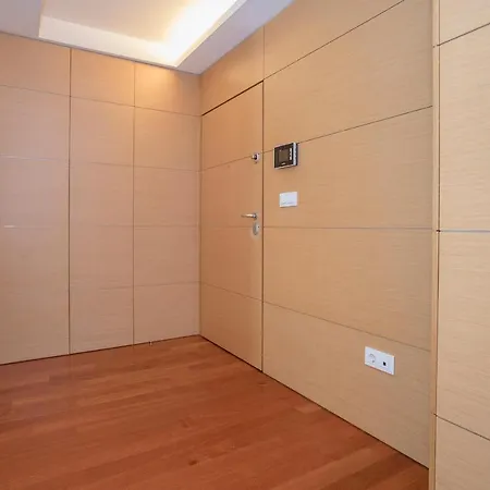 Liiiving - Bdv Red * Porto