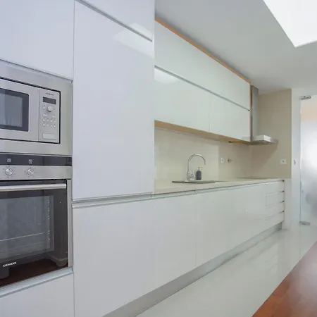 Liiiving In - Balcony Dragao View Apartment