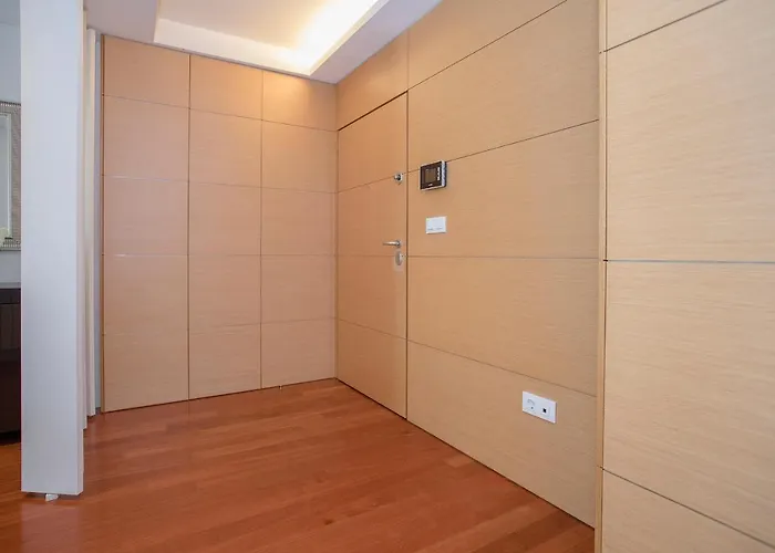 Liiiving - Bdv Red * Oporto