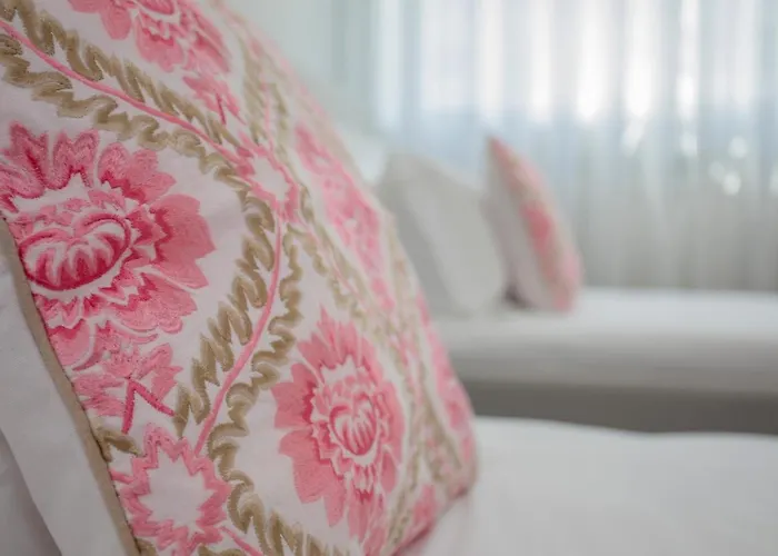 Liiiving - Bdv Red * Oporto